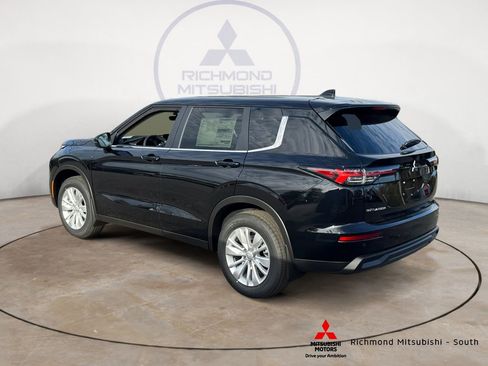 New 2026 Mitsubishi Outlander ES image 5