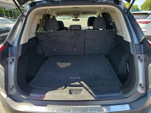 Used 2023 Nissan Rogue SV image 9
