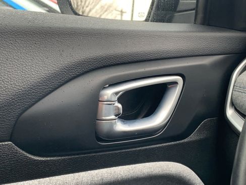 Used 2022 Jeep Compass Latitude w/ Sun and Sound Group image 23