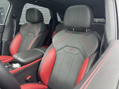 Used 2022 Bentley Bentayga V8 image 23