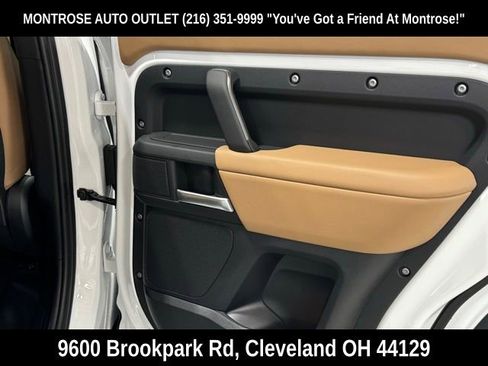 New 2025 Land Rover Defender 110 X-Dynamic SE image 31