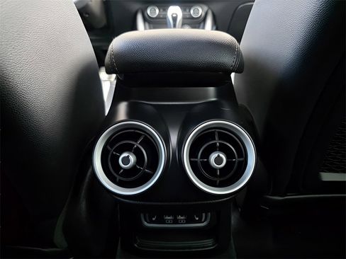 Used 2022 Alfa Romeo Stelvio Sprint image 17