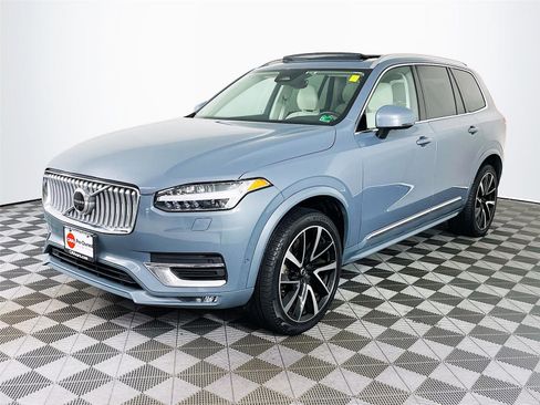 Used 2023 Volvo XC90 B6 Plus w/ Protection Package image 3