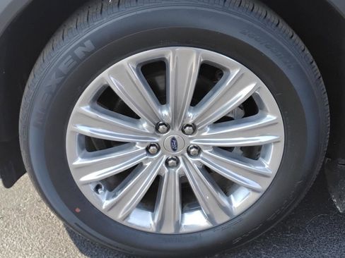 Used 2022 Ford Explorer Limited w/ Equipment Group 301A image 10