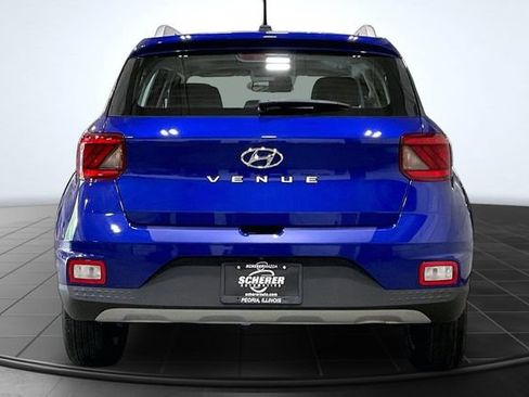 Used 2023 Hyundai Venue SEL FWD image 4