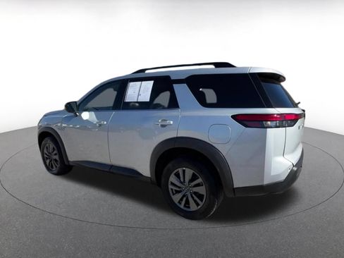 Used 2025 Nissan Pathfinder SV FWD image 10