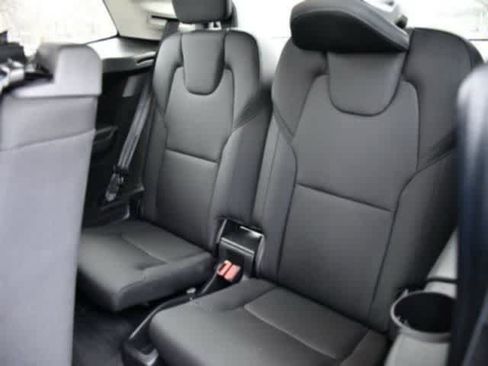 Used 2025 Volvo XC90 B6 Plus image 11