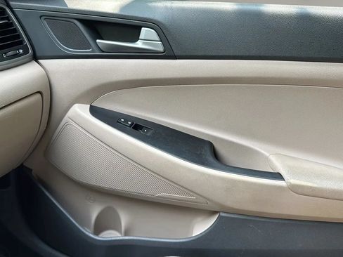 Used 2017 Hyundai Tucson SE w/ SE Popular Package 02 FWD image 4