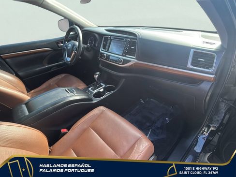 Used 2018 Toyota Highlander Limited Platinum AWD/4WD image 28