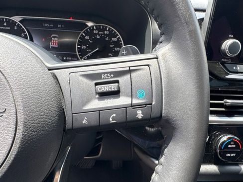 Used 2025 Nissan Pathfinder SV FWD image 22