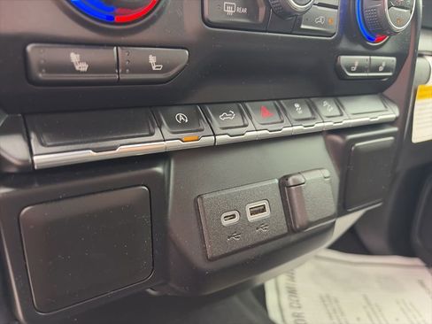 Used 2021 Chevrolet Silverado 1500 LT w/ Z71 Off-Road Package image 16