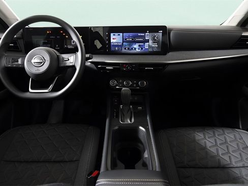 Used 2025 Nissan Kicks SV image 18