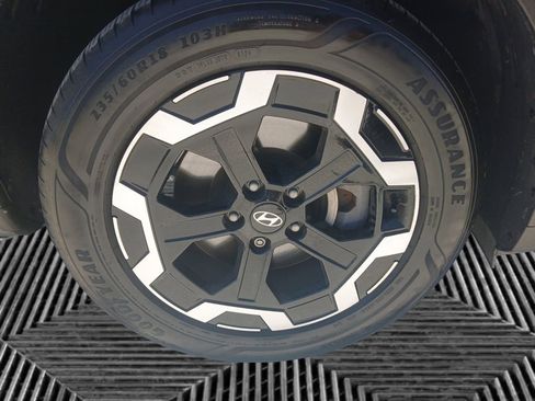 Used 2024 Hyundai Santa Fe SEL FWD image 5