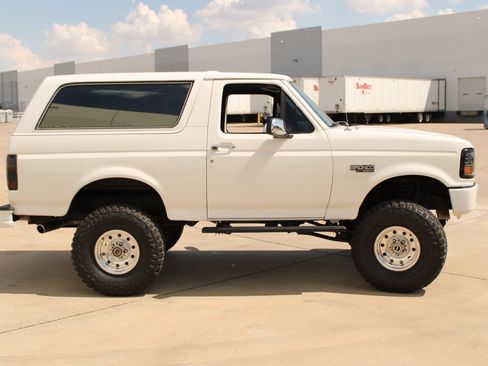 Used 1993 Ford Bronco XLT AWD/4WD image 18