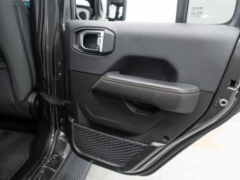 Used 2025 Jeep Wrangler Unlimited Sahara AWD/4WD image 24