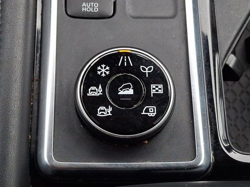 Certified 2024 Nissan Pathfinder SV w/ Black Appearance Package AWD/4WD image 25