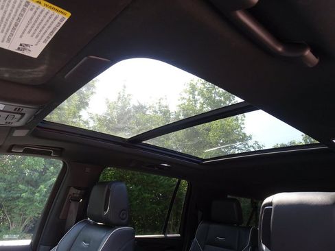 Used 2022 Cadillac Escalade ESV Premium Luxury AWD/4WD image 11