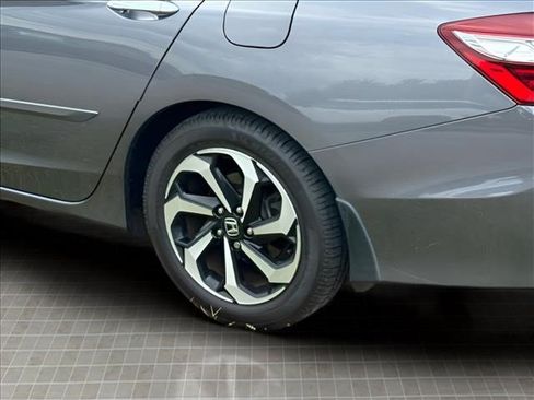 Used 2017 Honda Accord EX-L image 19