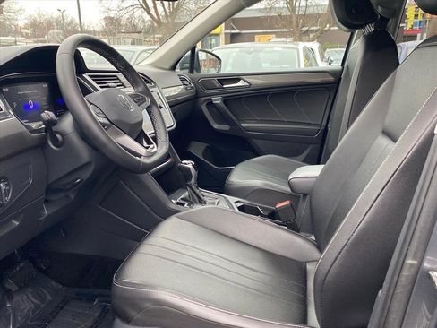 Certified 2022 Volkswagen Tiguan SE image 13