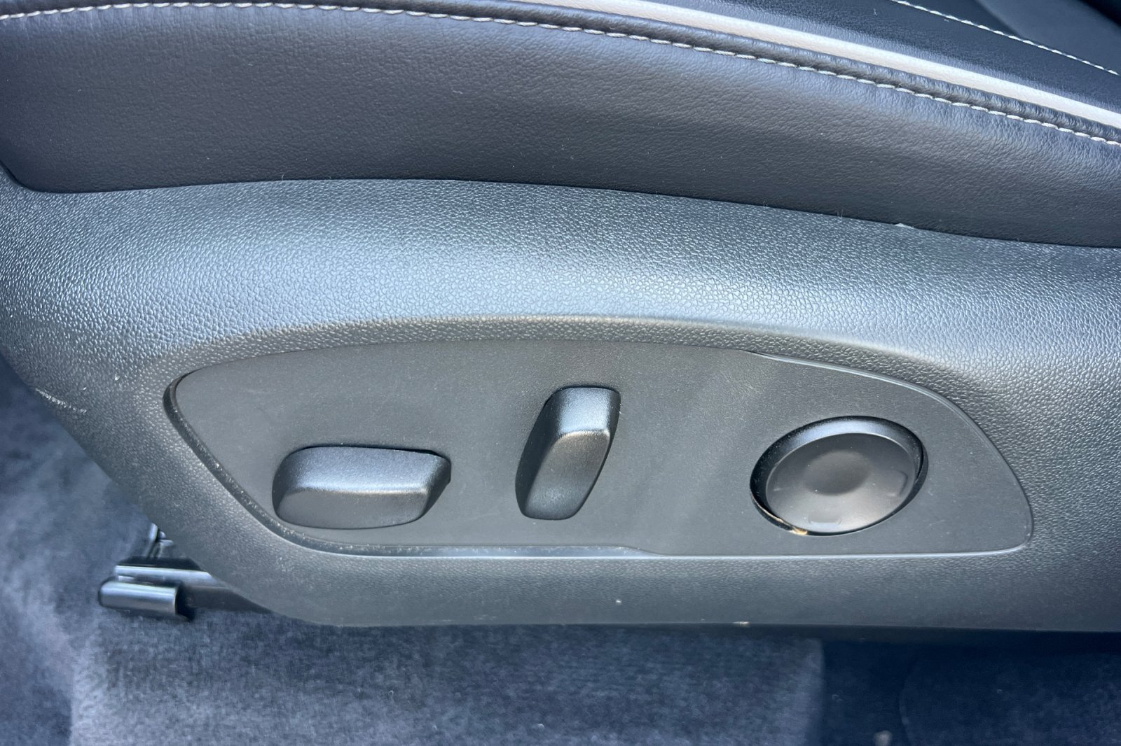 Used 2025 Buick Enclave Preferred FWD image 15