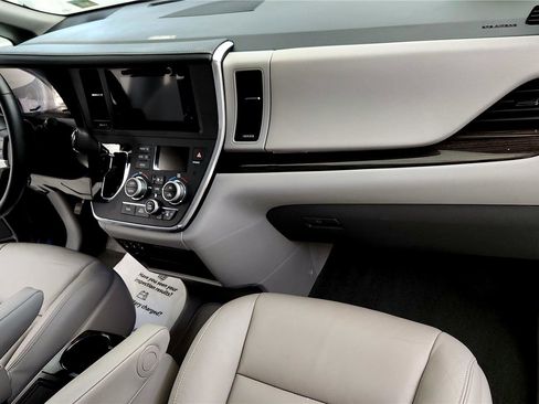 Used 2016 Toyota Sienna XLE Premium w/ Protection Package image 16