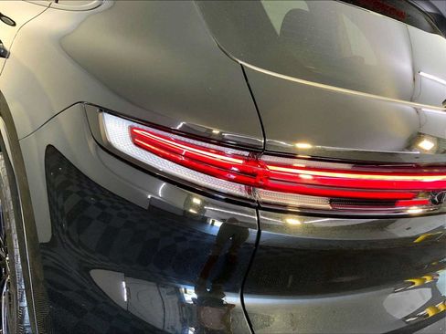 Certified 2024 Porsche Cayenne AWD/4WD image 30