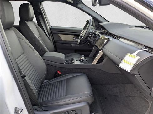 New 2026 Land Rover Discovery Sport Landmark image 17
