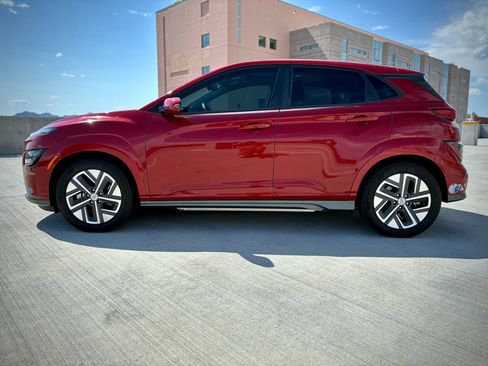 Used 2022 Hyundai Kona SEL w/ Convenience Package FWD image 4