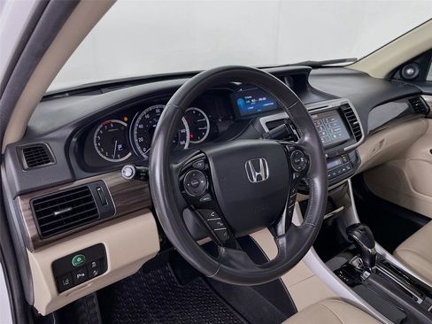 Used 2016 Honda Accord Touring image 14