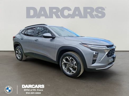 Used 2024 Chevrolet Trax LT w/ Driver Confidence Package image 1