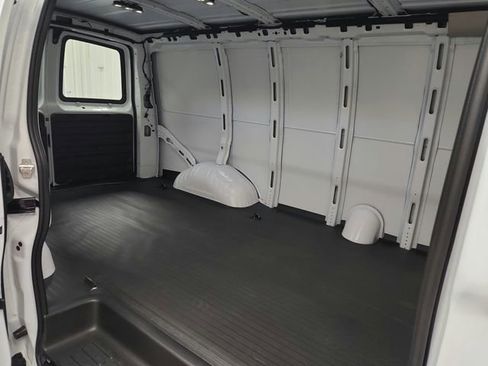 New 2026 Chevrolet Express 3500 RWD image 34
