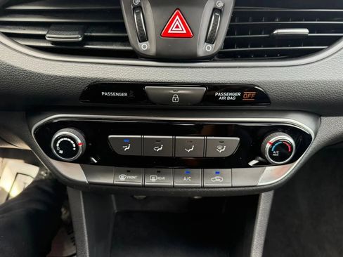 Used 2019 Hyundai Elantra GT FWD image 19
