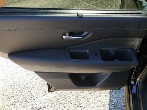 Used 2026 Nissan Pathfinder Platinum AWD/4WD image 9
