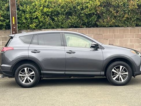 Used 2018 Toyota RAV4 XLE w/ All Weather Liner Package FWD image 3
