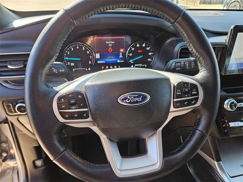Used 2023 Ford Explorer Limited image 18