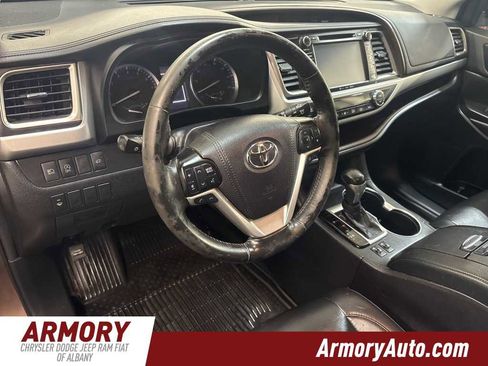 Used 2019 Toyota Highlander XLE image 9