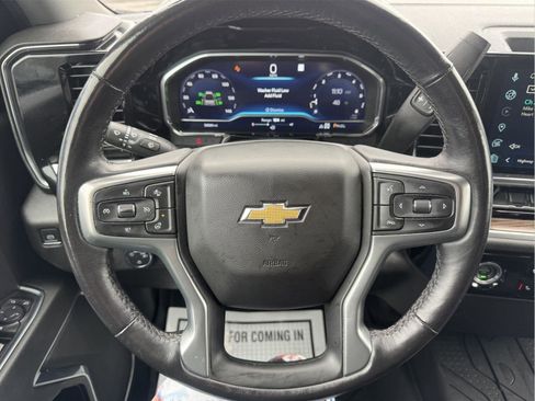 Used 2022 Chevrolet Silverado 1500 LT AWD/4WD image 18