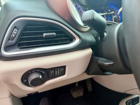 Used 2023 Chrysler Voyager LX FWD image 30