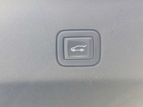 Used 2023 GMC Yukon SLT AWD/4WD image 11