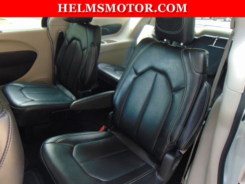 Certified 2024 Chrysler Pacifica Touring-L FWD image 26