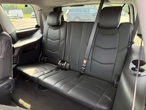 Used 2019 Cadillac Escalade Luxury AWD/4WD image 17