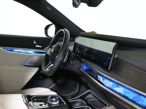 Used 2023 BMW 760i xDrive w/ Executive Package AWD/4WD image 8