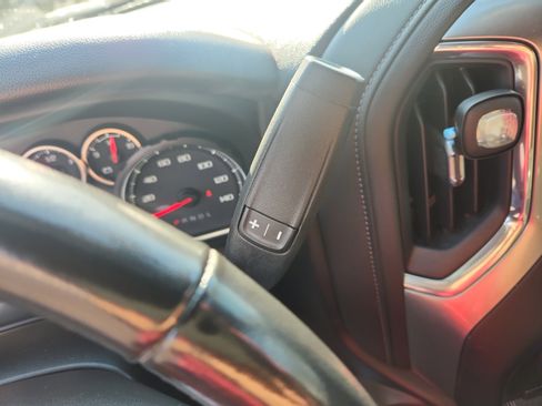 Used 2021 Chevrolet Silverado 2500 LT w/ Convenience Package image 18