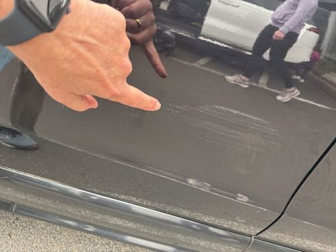 Used 2017 Volvo XC90 T6 Momentum w/ Vision Package image 12