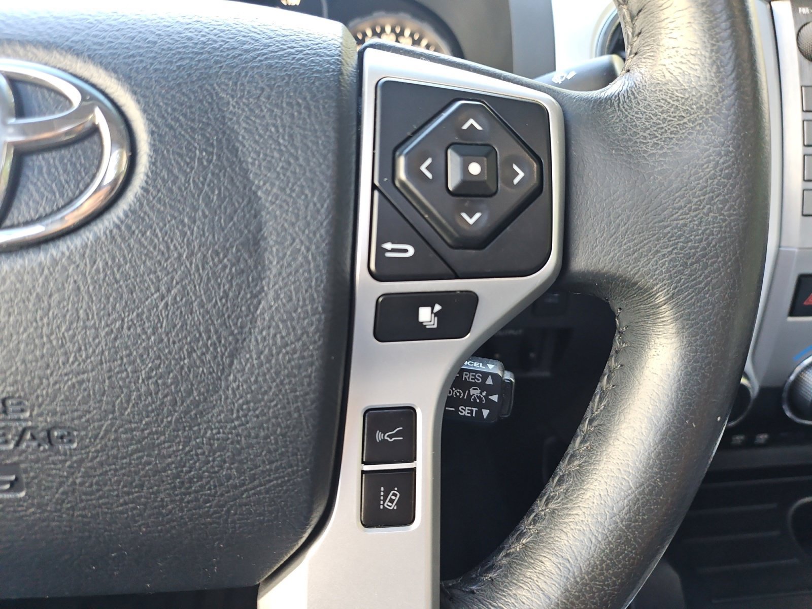 Used 2020 Toyota Tundra Limited w/ Limited Premium Package AWD/4WD image 25