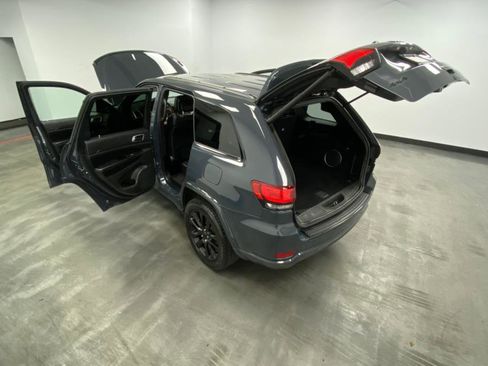 Used 2017 Jeep Grand Cherokee Altitude image 49