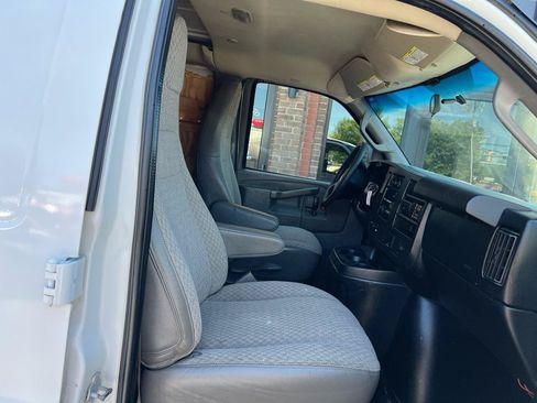Used 2017 GMC Savana 2500 RWD image 19