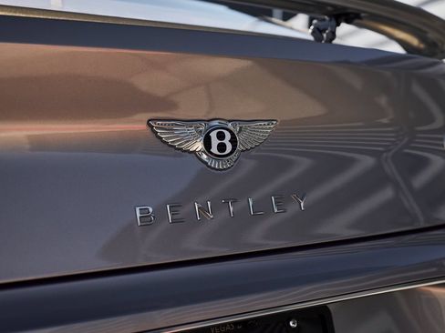 Used 2023 Bentley Continental GT Azure image 11