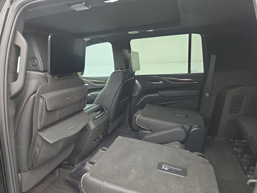 Used 2024 Cadillac Escalade ESV Sport Platinum w/ LPO, ONYX Package AWD/4WD image 7