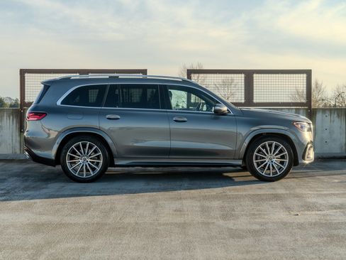 Used 2025 Mercedes-Benz GLS 450 4MATIC image 2